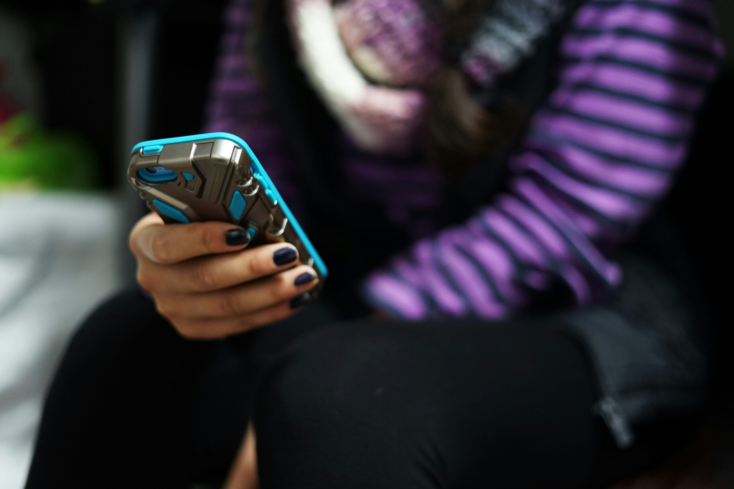 Teen using Meta apps